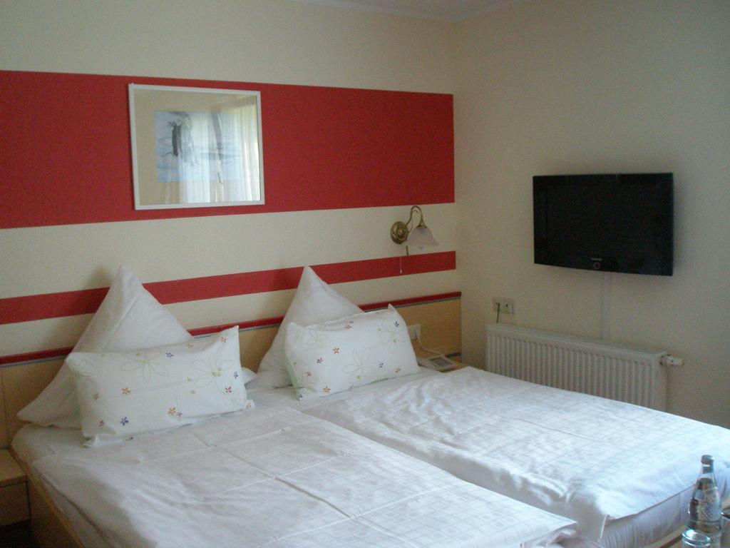 Landhotel Am Wenzelbach Pruem Room photo